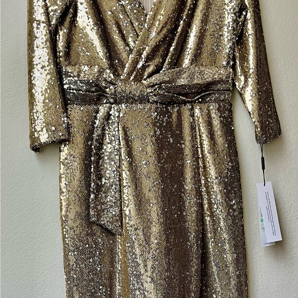 Calvin Klein Women’s Size 8 Shimmering V Neckline Gold Sequin 3/4 Sleeve Dress - Picture 2 of 16